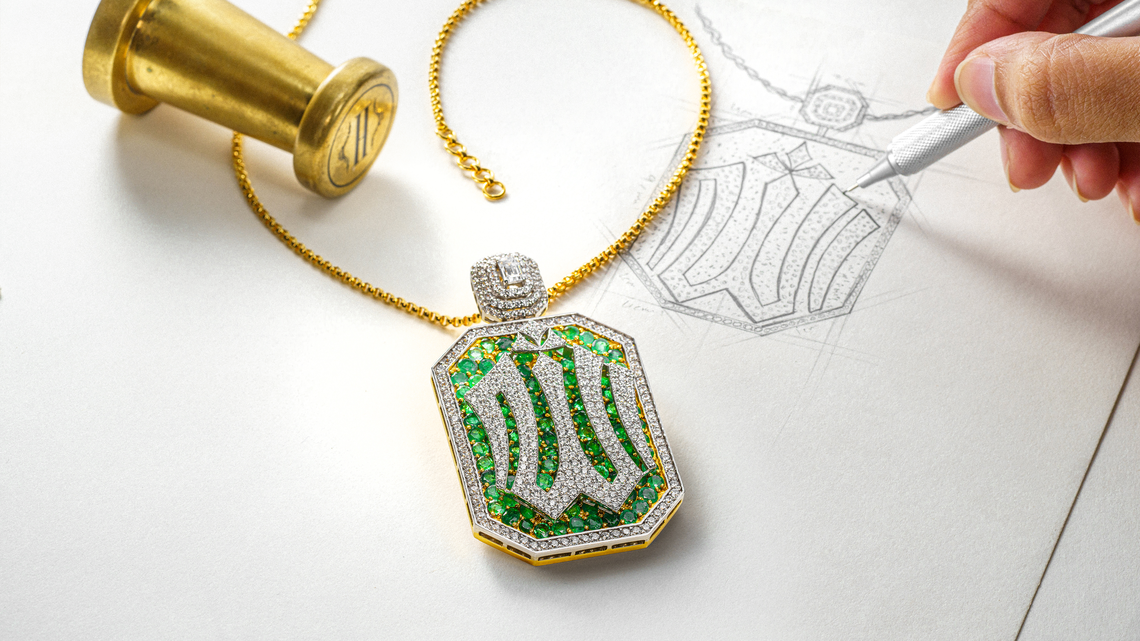 Hasht Emerald pendant